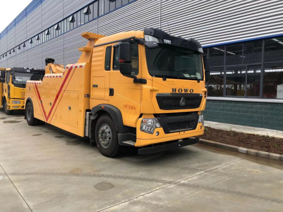 重汽豪沃拖吊聯(lián)體黃牌清障車
